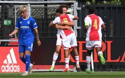 Ajax wint alvast van Rangers in de Youth League: zoontje van Marciano Vink scoort