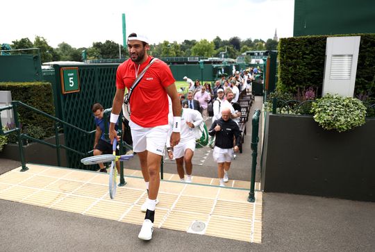 Topfavoriet Matteo Berrettini moet zich terugtrekken van Wimbledon door positieve coronatest