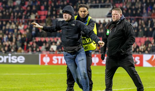 Dit zijn de boetes voor PSV voor veldbestormer én gooien van bier op veld