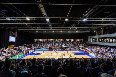 Donar werkt kwartfinale af in uitverkocht huis