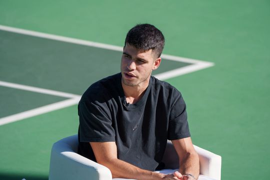 Nummer 1 van de wereld Carlos Alcaraz moet geblesseerd afzeggen voor Australian Open