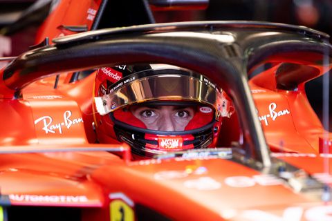 Close tussen Ferrari en Aston Martin? Sainz: 'Alonso wint eerder een race dan ik'