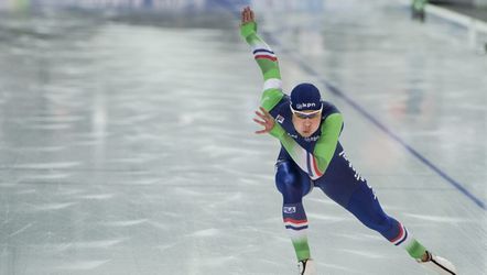 Rus Koelizjnikov laat rest van de schaatsers kansloos