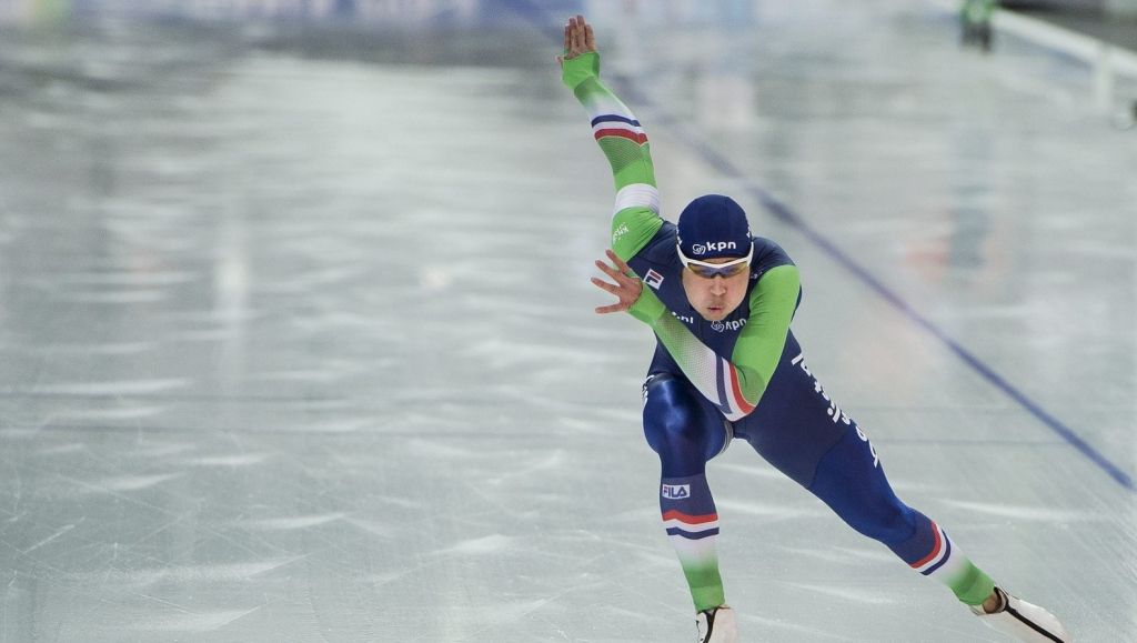 Rus Koelizjnikov laat rest van de schaatsers kansloos