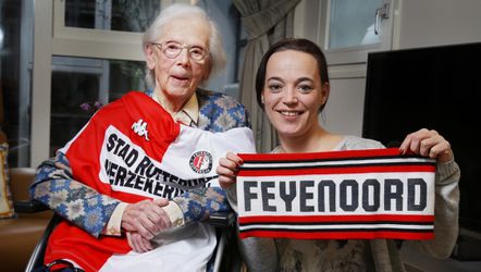 Ontbijtshake: 104-jarige Mien gaat voor het eerst naar Feyenoord, Isimat gaat Atletico Madrid opeten