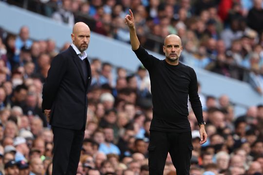 City-coach Pep Guardiola vol lof over Erik ten Hag: 'United is eindelijk aan het terugkomen'