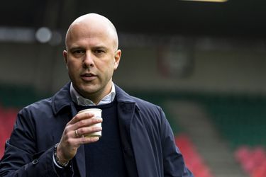 Feyenoord-trainer Arne Slot test positief op corona en mist return tegen Partizan