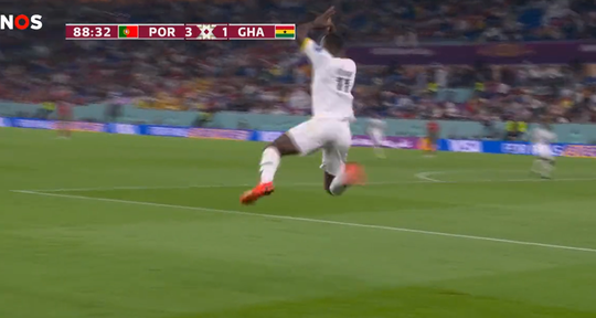 🎥​😂​ | Bukari van Ghana scoort en pakt Ronaldo terug met eigen celebration: 'Suiiii'