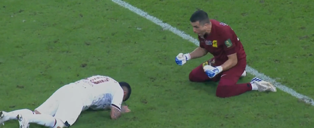 🎥  | In your face! Braziliaan kopieert Emiliano Martínez' stijl van penalty's stoppen en vieren
