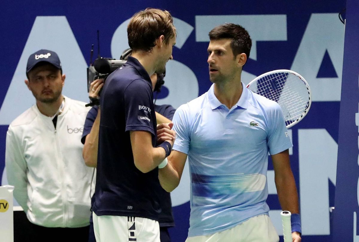 🎥 | Medvedev geeft plotseling op en daardoor gaat Djokovic naar de finale in Astana