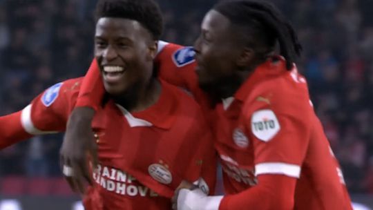 🎥  | Eindhovense storm grijpt Sturm Graz: 3-1 voor PSV bij rust (bekijk alle doelpunten hier)