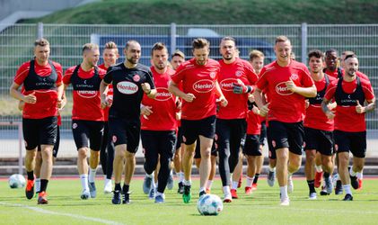 Voetballers Düsseldorf eten in 'Köln': 'Maakt niets uit of het nu Köln, Leverkusen of Buxtehude is'