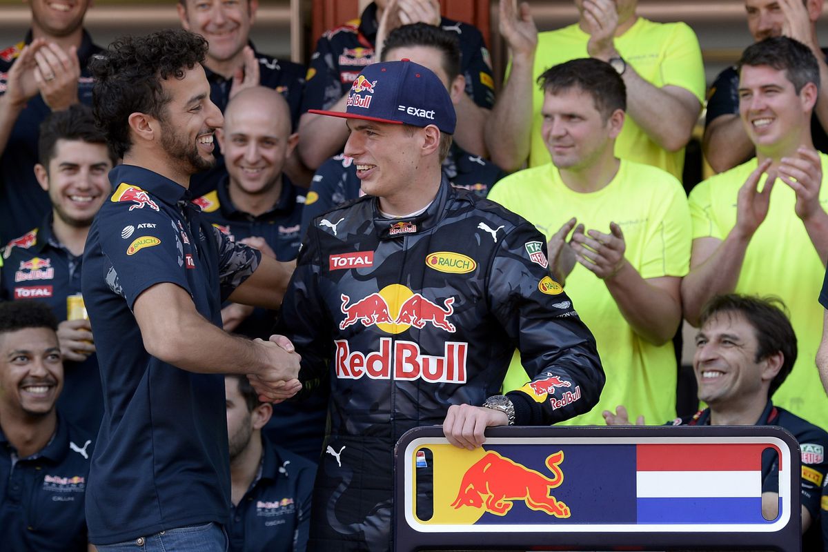 Ricciardo wil teamgenoot Verstappen stoppen: 'Hij zit midden in de pubertijd'