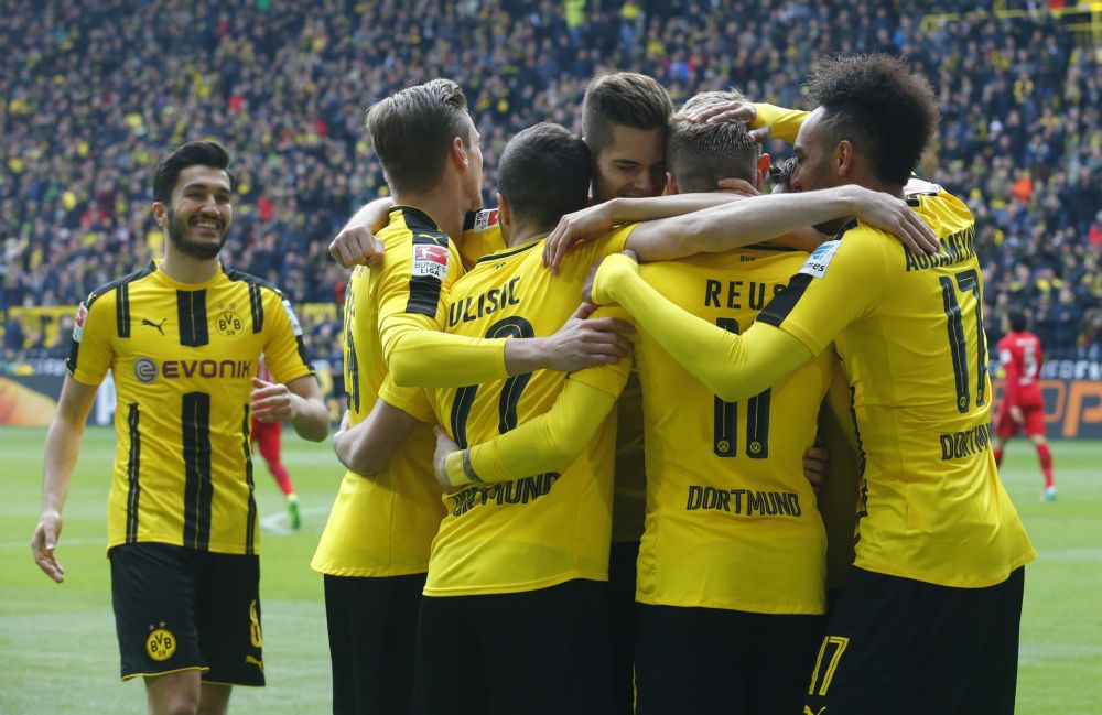 Dortmund spoelt midweekse kater weg tegen Frankfurt (video's)