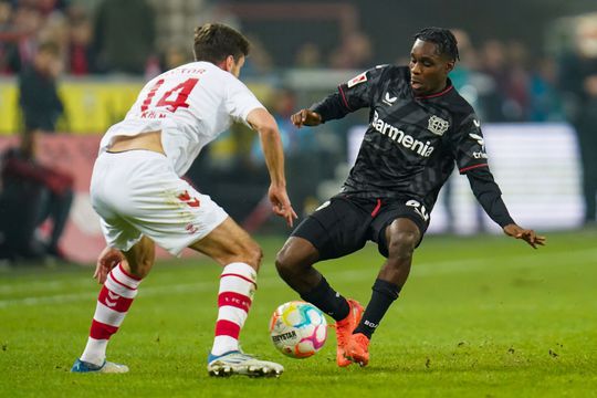 Jeremie Frimpong helpt Bayer Leverkusen met assist aan 3 punten tegen Köln