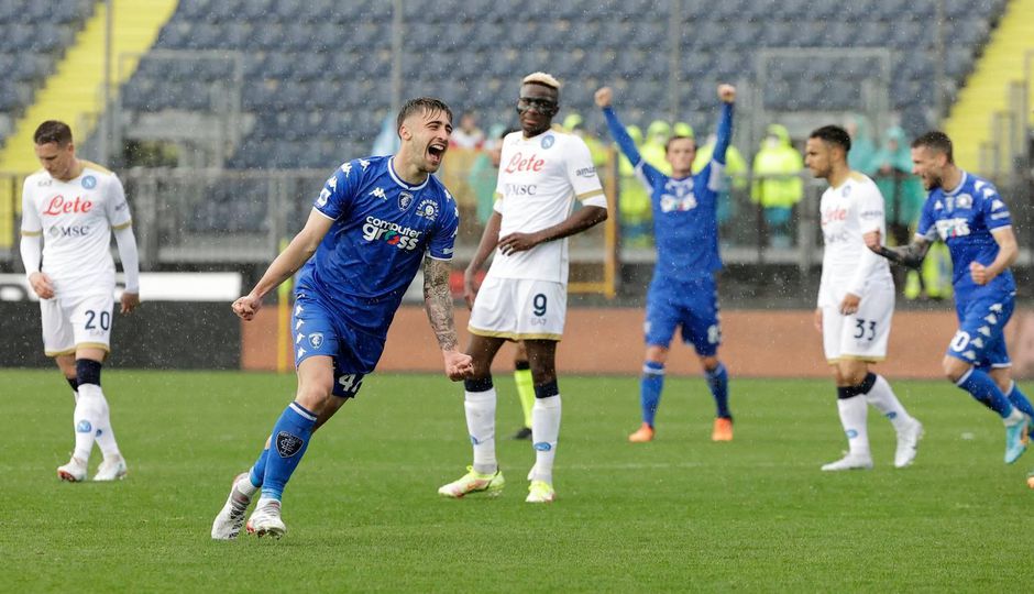 Napoli vergooit voorsprong en titelkansen uit tegen Empoli