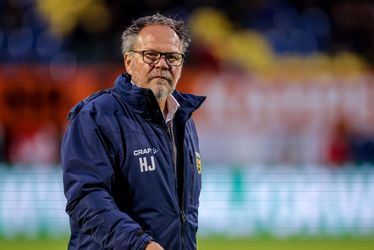 Clubs uit Eredivisie wensen Henk de Jong sterkte toe: 'Gezondheid boven rivaliteit, betterskip'
