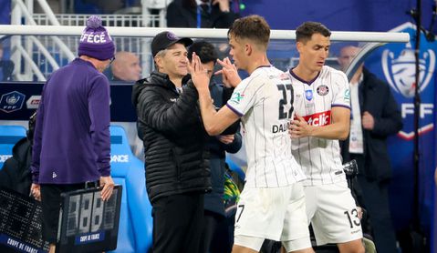 Thijs Dallinga en Zakaria Aboukhlal moeten afscheid nemen van trainer bij Toulouse