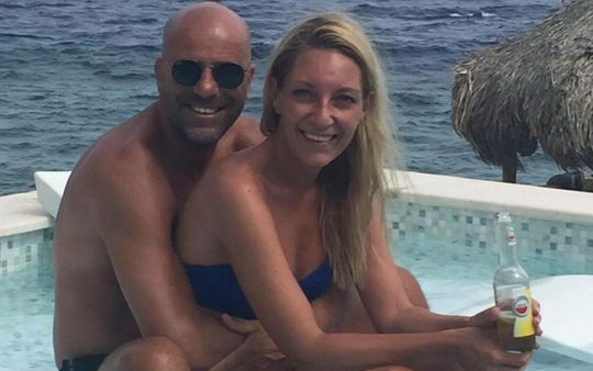 PSV-trainer Peter Bosz kreeg relatie met 17-jaar jongere vrouw toen zij nog getrouwd was