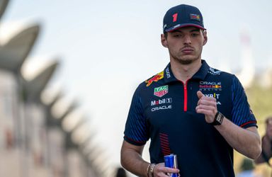 Max Verstappen start vooraan, Nyck de Vries bijna achteraan bij GP van Bahrein