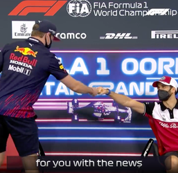 😂 | F1 knipoogt met 'laatkomers' Verstappen en Pérez: 'Op het circuit gelukkig sneller!'