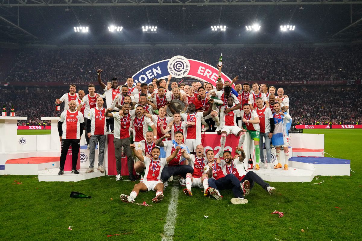 Zilveren kampioensschaal met gouden rand: zoveel geld levert de titel Ajax op