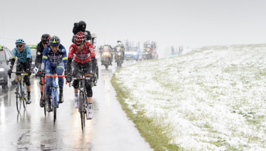 De Gendt is klaar met UCI na ijskoude etappe: 'Volgende keer in een cabrio meerijden?'