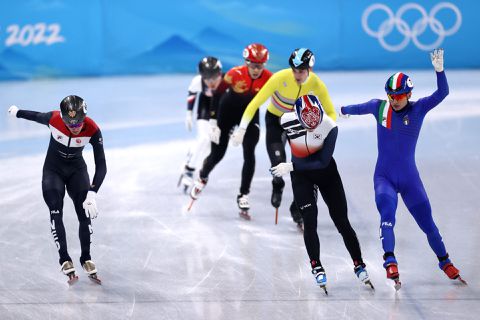 Geen problemen voor Sjinkie Knegt en Sven Roes in kwartfinale 1500 meter, De Laat valt uit