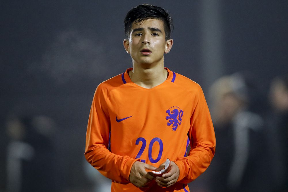 'Verschillende topclubs willen 14-jarig gigatalent nu al wegkapen bij Ajax'