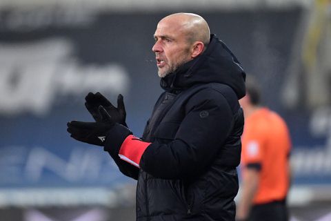 Alfred Schreuder klapt zijn handen stuk: Club Brugge wint dik bij nietig Seraing