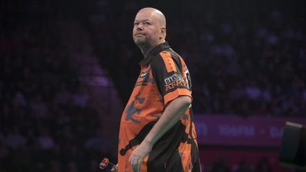 Exit Raymond van Barneveld in kwartfinale Brisbane na verlies tegen Rob Cross (video's)