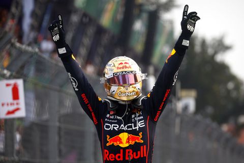 Max Verstappen blijft Formule 1-wereld verbazen: 'Niemand die tegelijk kan remmen en insturen zoals hij'