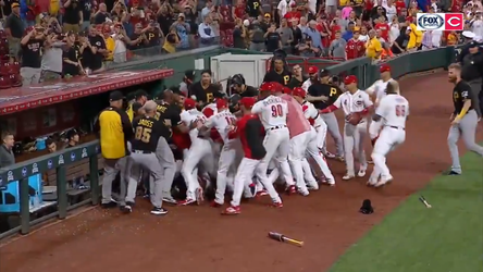 Mega knokpartij in MLB tussen spelers Cincinnati Reds en Pittsburgh Pirates (video)