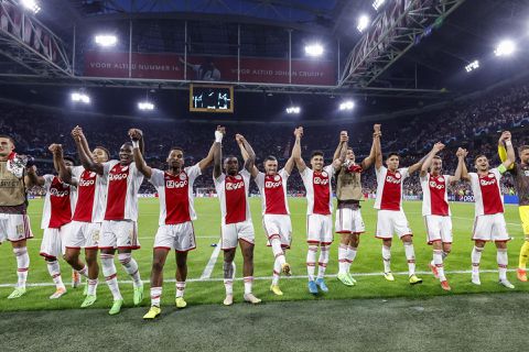 Politie houdt ruim 20 supporters aan rondom Ajax tegen Rangers in Champions League