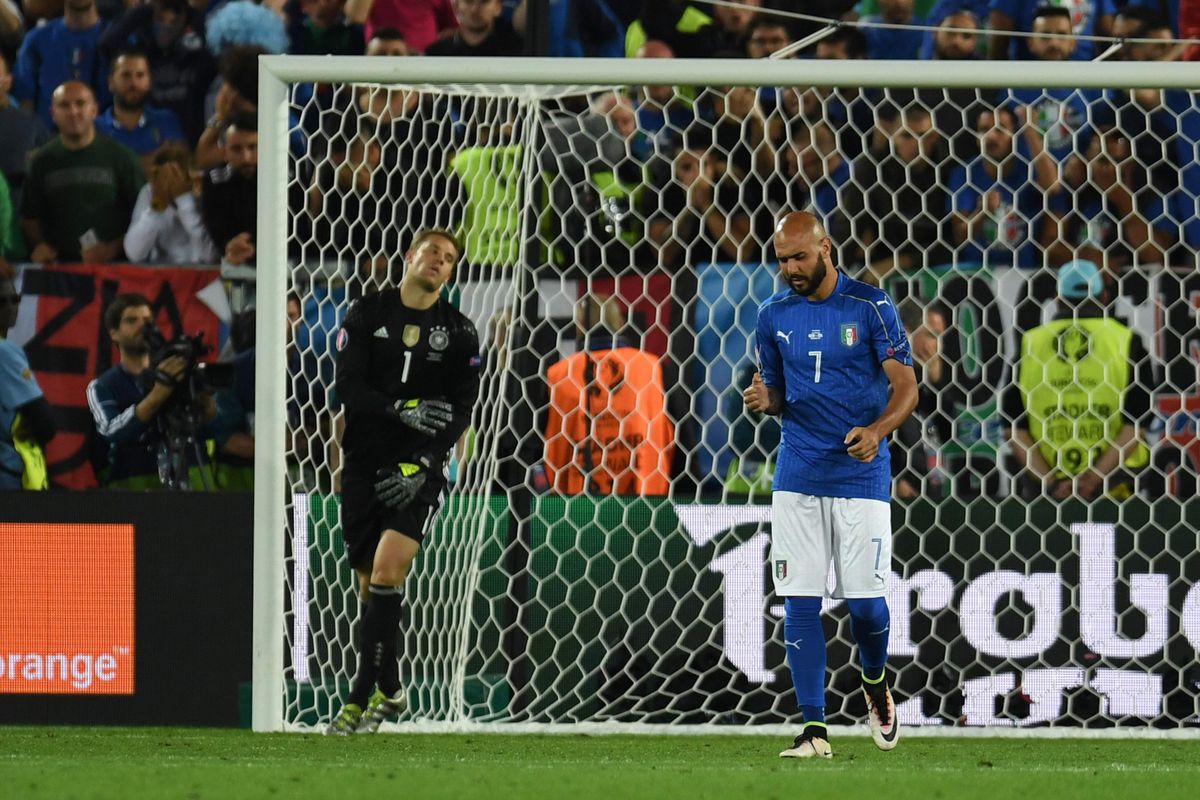 Zaza zegt sorry voor lachwekkende penalty: 'Dit zal me altijd achtervolgen'