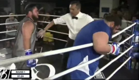 🎥 | Zien: Iraanse Hulk verliest freakfight tegen Kazachse Titan op KO in 1e ronde