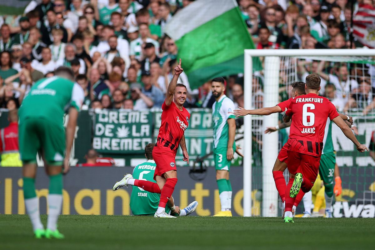 Mario Götze juicht voor 1e Frankfurt-doelpunt: wint in doelpuntenfestijn van Werder Bremen