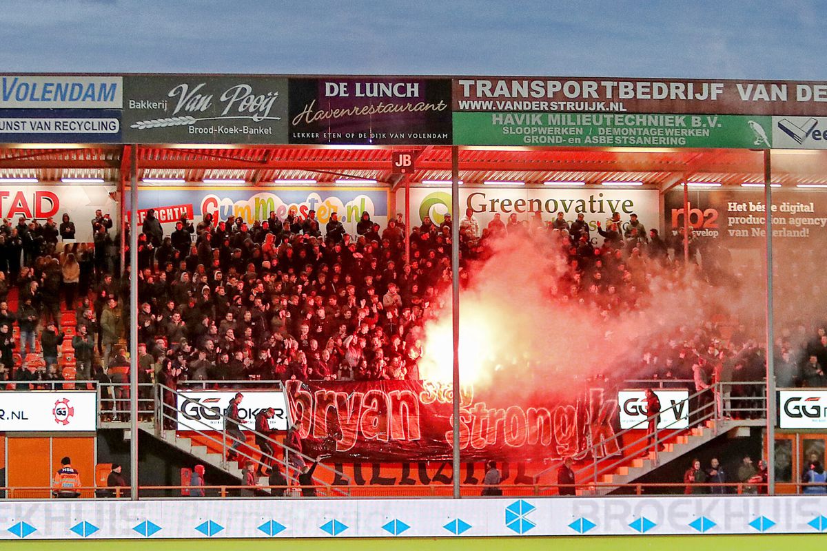 Fans van FC Volendam komen verhaal halen in kleedkamer: 'Mafkezen zijn het'
