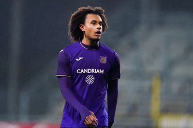 Joshua Zirkzee leidt Anderlecht met 2 doelpunten naar zege op Eupen