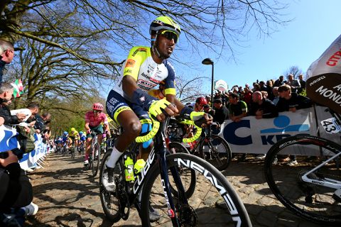 Stunt in wielerklassieker! Biniam Girmay uit Eritrea wint als 1e Afrikaan Gent-Wevelgem