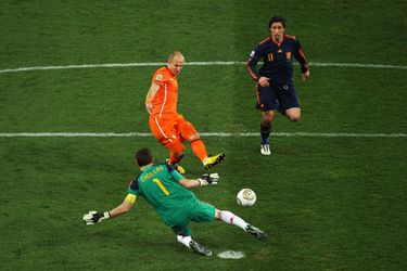 Iker Casillas noemt de redding in WK-finale 2010 'een gelukje'