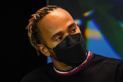 McLaren onderzoekt uitlatingen medewerker na vermeende online scheldpartijen over Lewis Hamilton