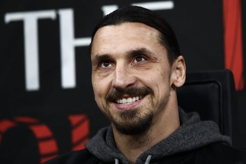 🎥😂 | Ibrahimovic in briljant filmpje: 'Ik bepaal wanneer ik stop en ik bepaal dat de gele bal jou raakt'