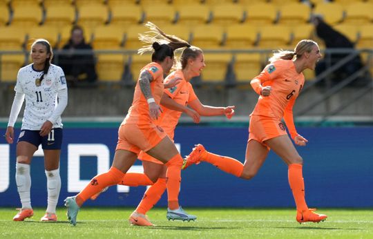 Oranje Leeuwinnen kunnen achtste finales op WK ruiken na gelijkspel tegen wereldkampioen USA