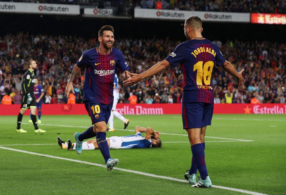 Messi 'hattrickt' Barcelona voorbij Espanyol (video's)