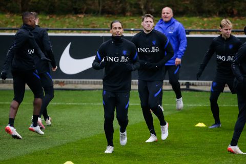 Het zondagse programma op de Europese velden: Virgil van Dijk v Weghorst