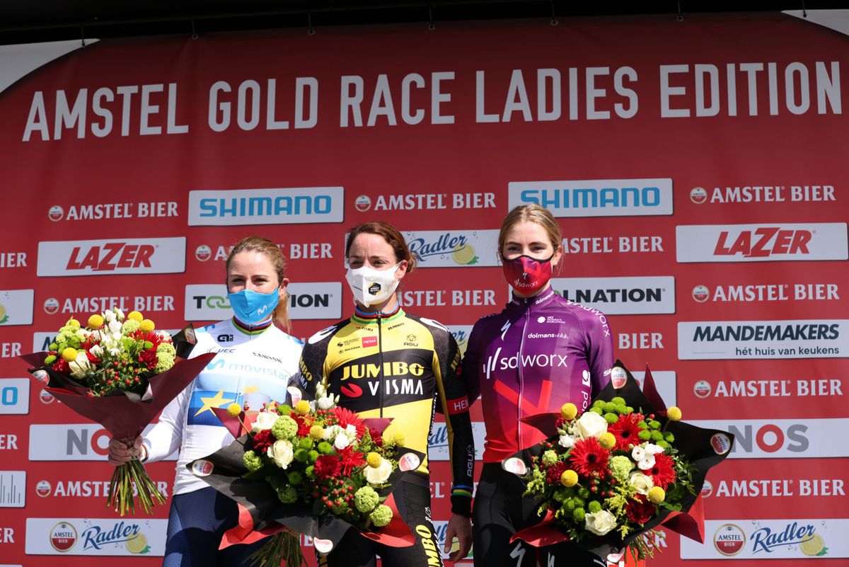 Winnares van Amstel Gold Race krijgt evenveel prijzengeld als mannelijke collega: 'Trekken het helemaal gelijk'