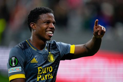 'Tyrell Malacia krijgt zondag medische keuring bij Manchester United'