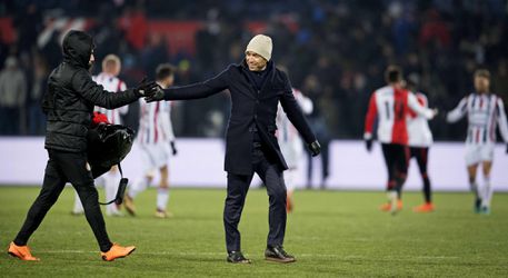 Van Bronckhorst gematigd tevreden: 'We stonden er, op het moment dat het moest'