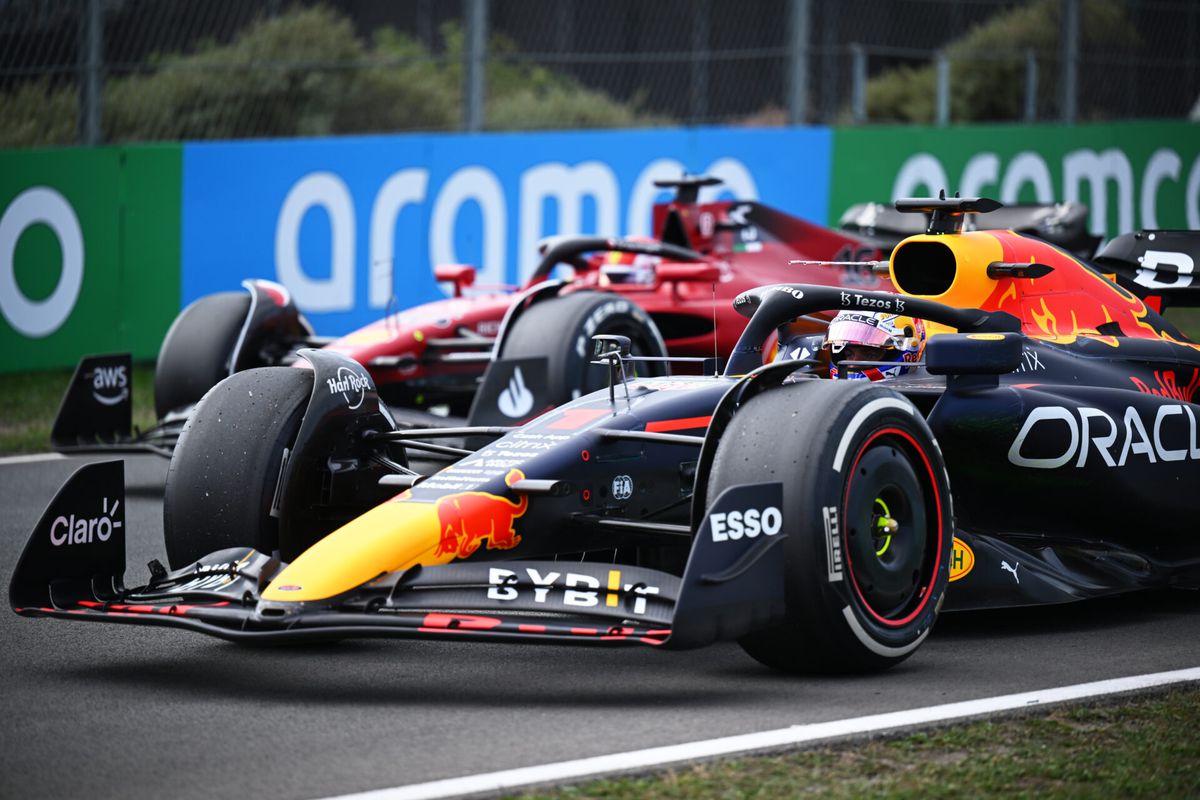 Ferrari blijkt razendsnel op vrijdag: Verstappen komt 7 tienden tekort in Zandvoort